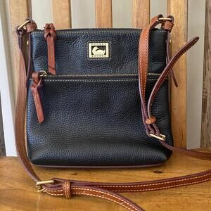 Dooney & Bourke | Dillen Letter Carrier Crossbody | Black Pebble Grain Leather